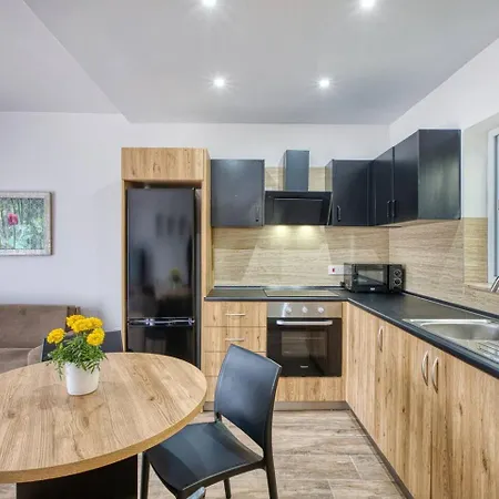 Block Apartment Pieta